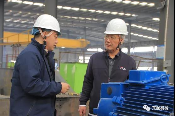 河南工業(yè)大學(xué)機(jī)電工程學(xué)院院長、碩士研究生導(dǎo)師惠延波教授等一行蒞臨東起集團(tuán)參觀考察