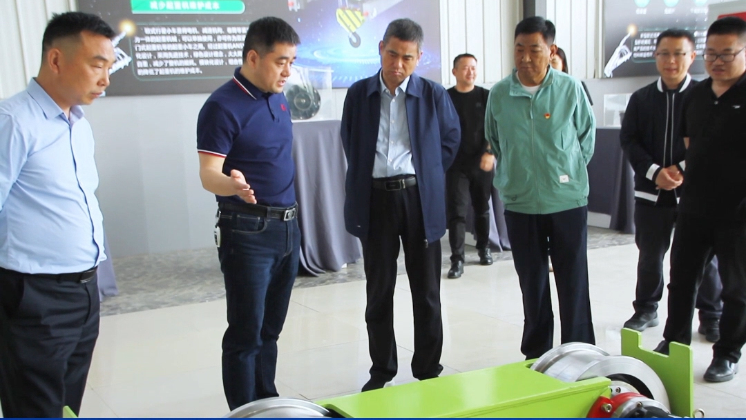 4月19日，熱烈歡迎市人大常委會(huì)副主任王國(guó)紅帶隊(duì)調(diào)研東起集團(tuán)